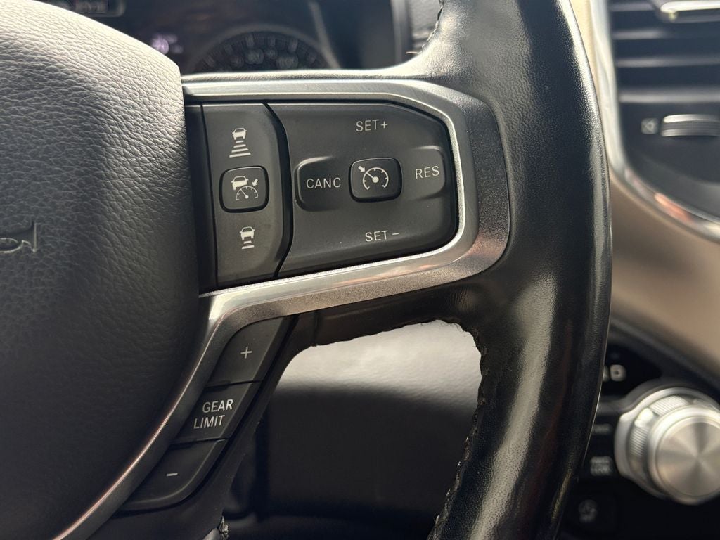2019 RAM 1500 Laramie Crew Cab 4x4 5'7' Box