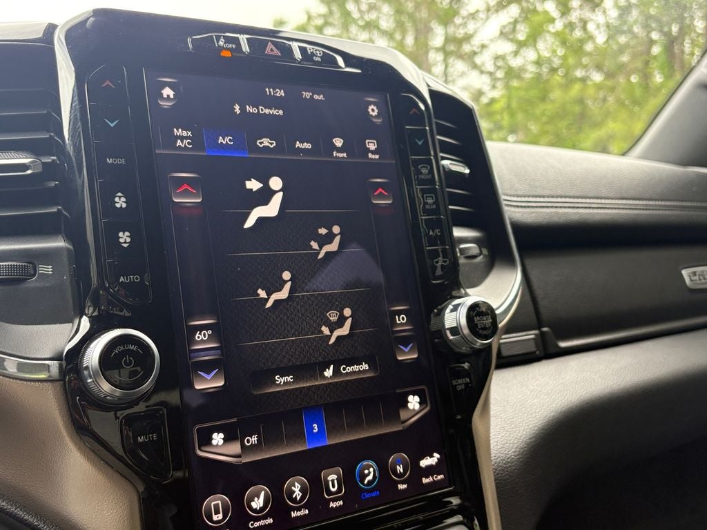 2019 RAM 1500 Laramie Crew Cab 4x4 5'7' Box