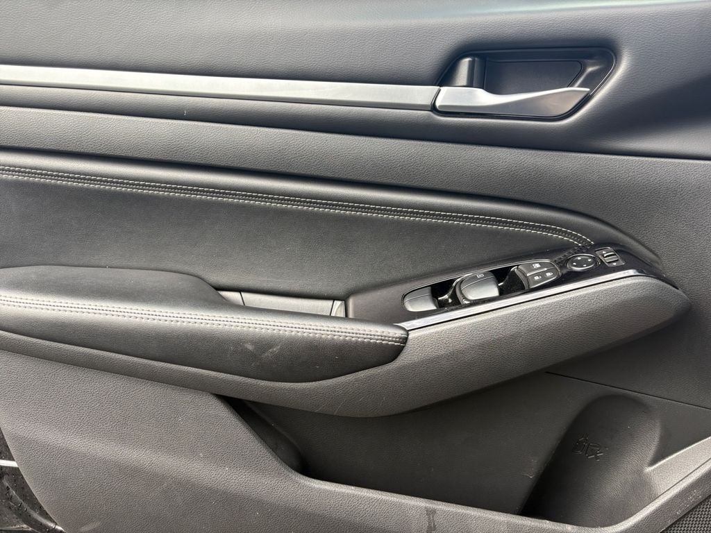 2023 Nissan Altima SL FWD
