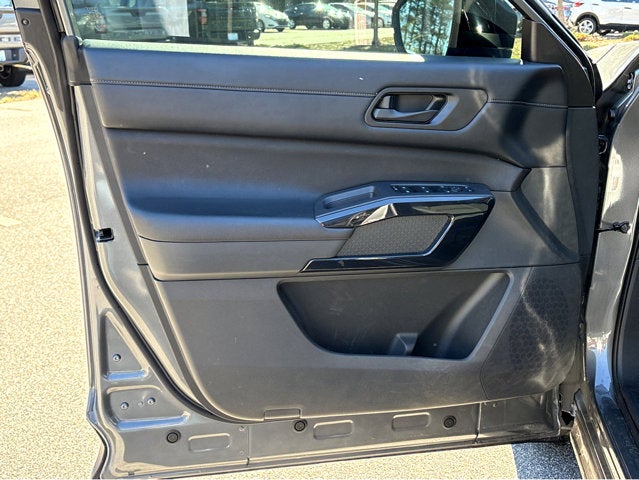 2024 Nissan Pathfinder S