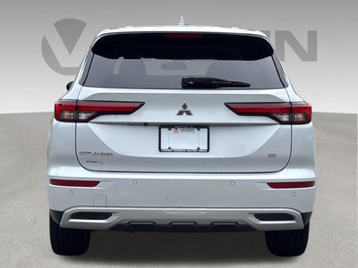 2023 Mitsubishi Outlander Base