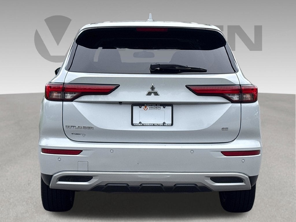 2023 Mitsubishi Outlander Base