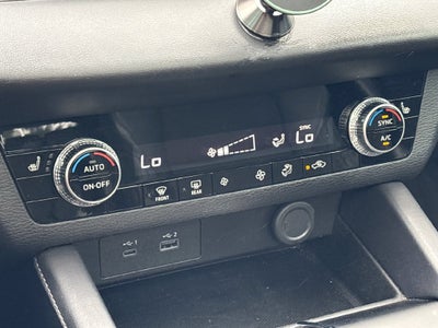2023 Mitsubishi Outlander Base