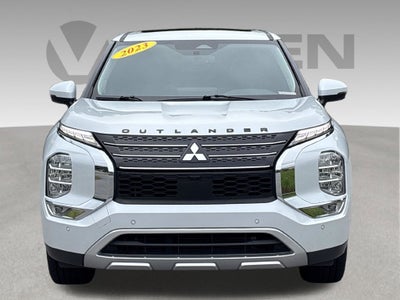 2023 Mitsubishi Outlander Base