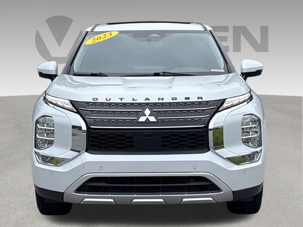 2023 Mitsubishi Outlander Base