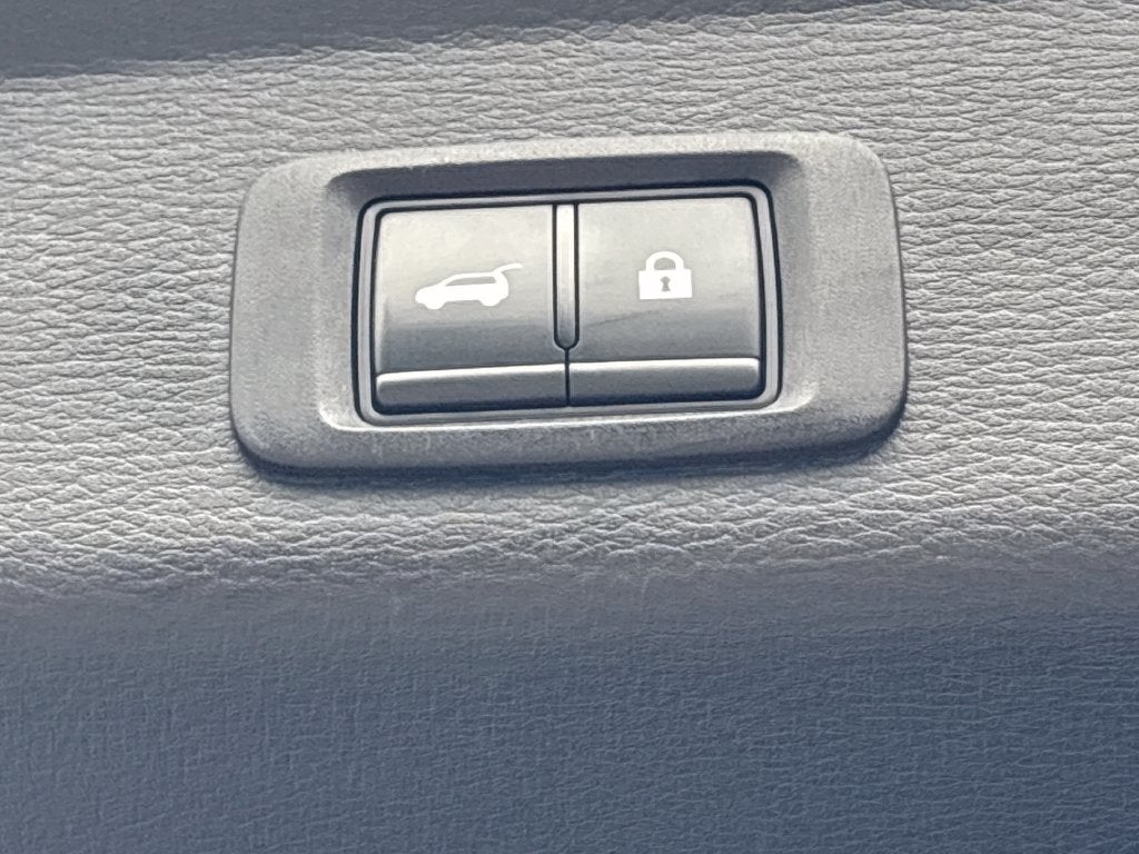 2023 Mitsubishi Outlander Base