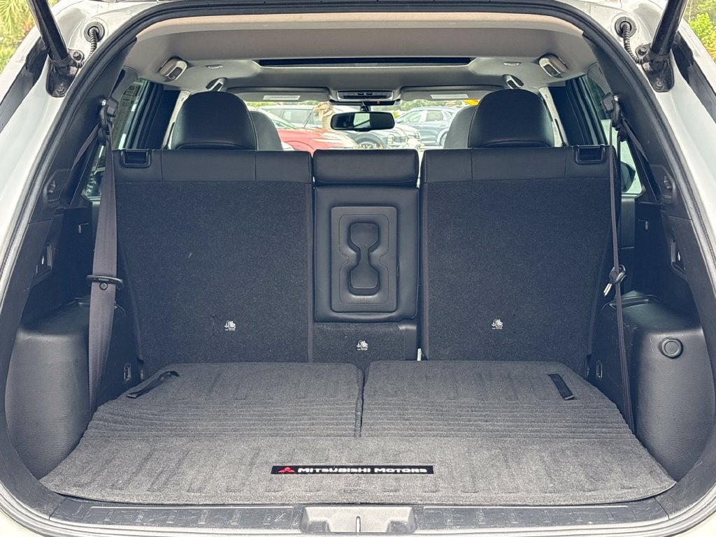 2023 Mitsubishi Outlander Base