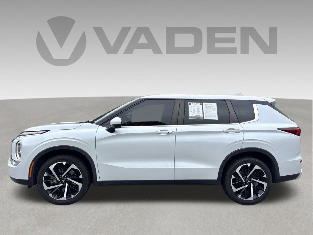 2023 Mitsubishi Outlander Base