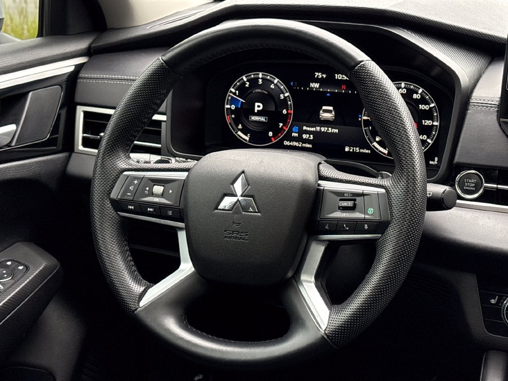 2023 Mitsubishi Outlander Base