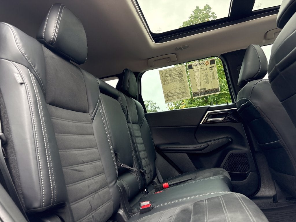 2023 Mitsubishi Outlander Base