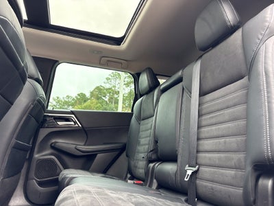 2023 Mitsubishi Outlander Base
