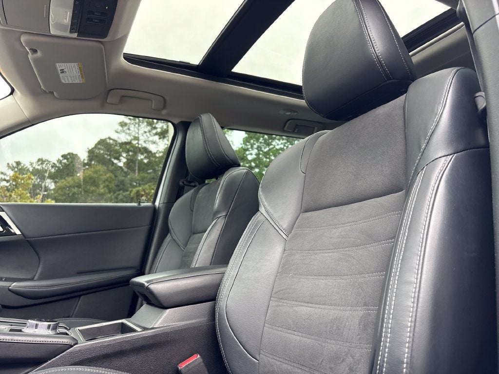 2023 Mitsubishi Outlander Base