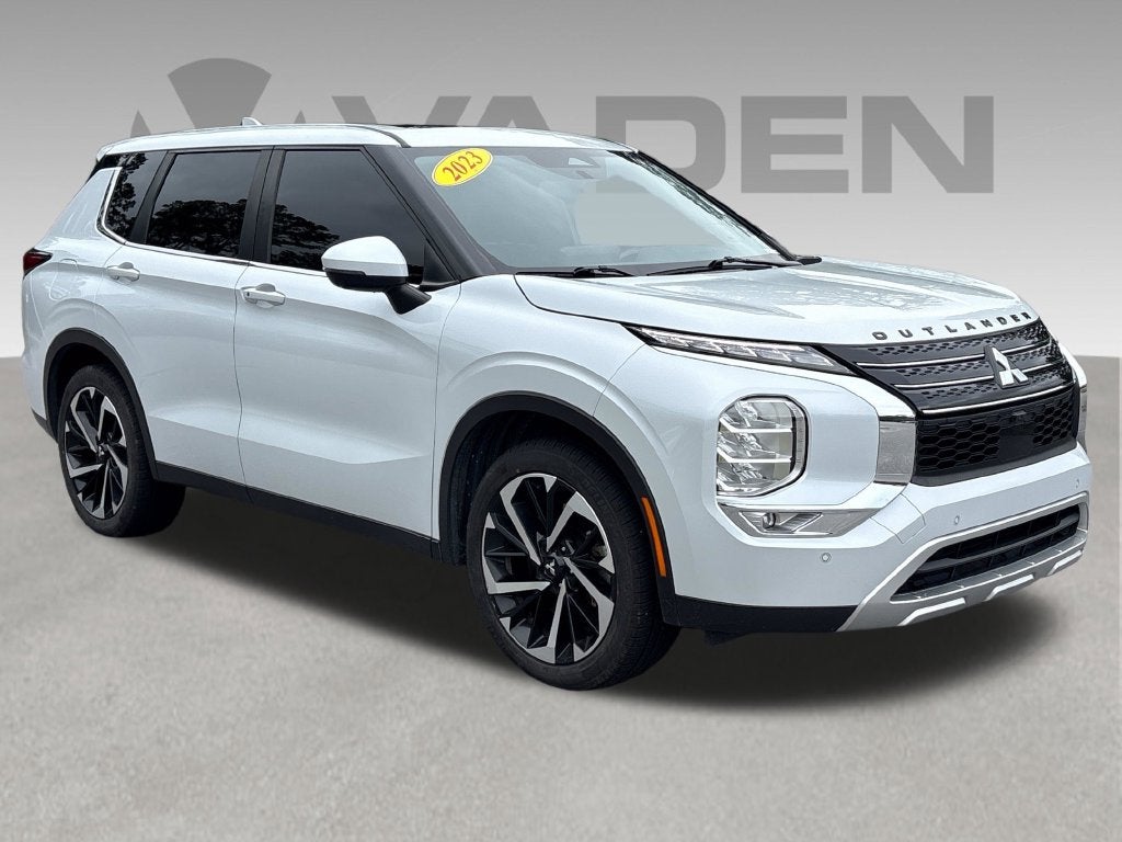 2023 Mitsubishi Outlander Base