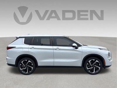 2023 Mitsubishi Outlander Base