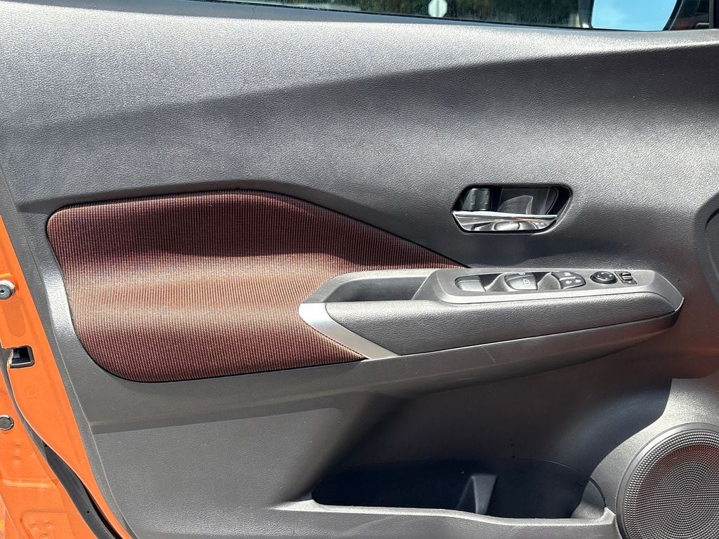 2021 Nissan Kicks SR
