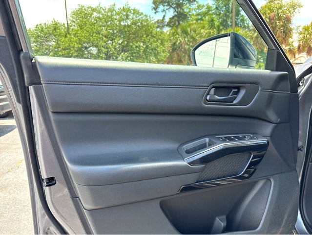 2023 Nissan Pathfinder S