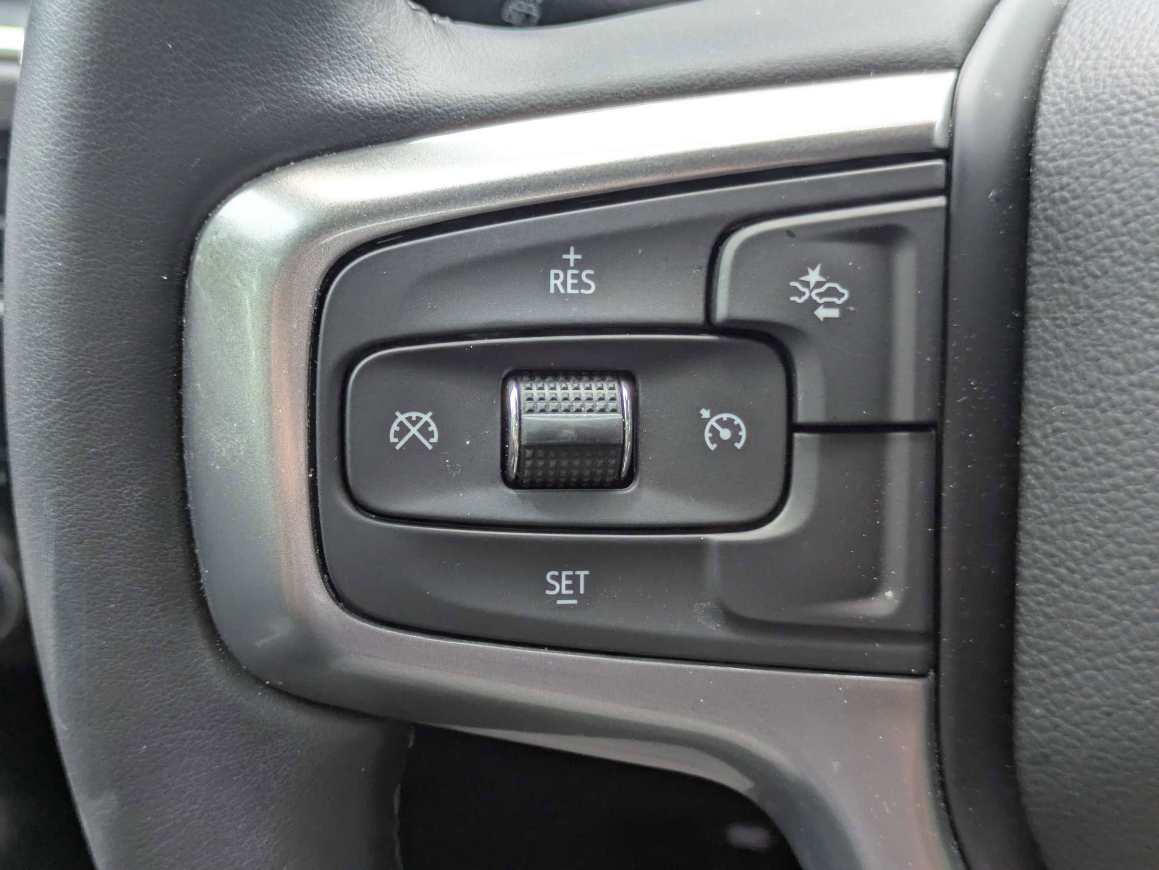 2024 Chevrolet Suburban LS