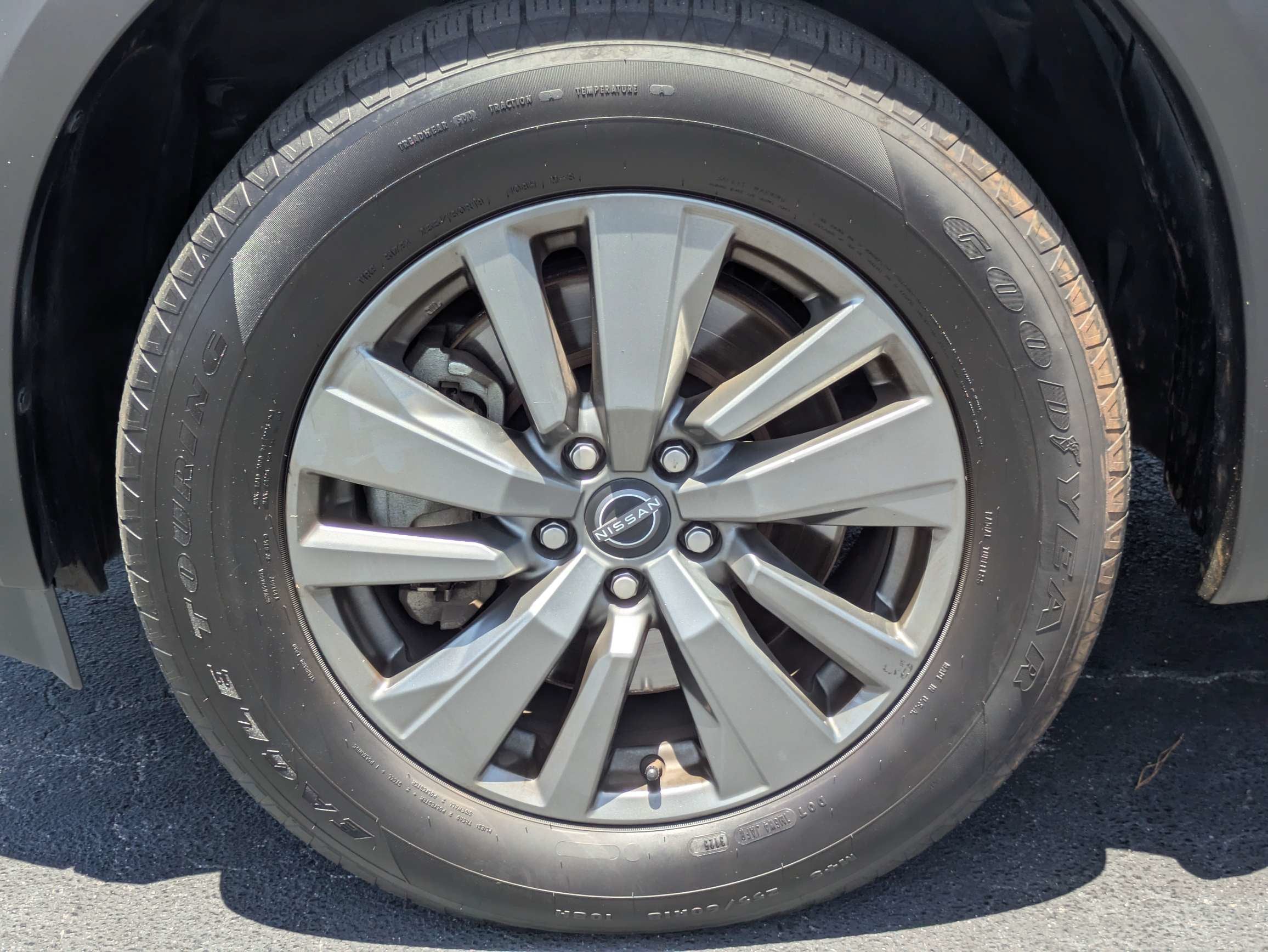 2024 Nissan Pathfinder SV