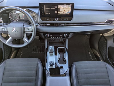 2025 Mitsubishi Outlander SE