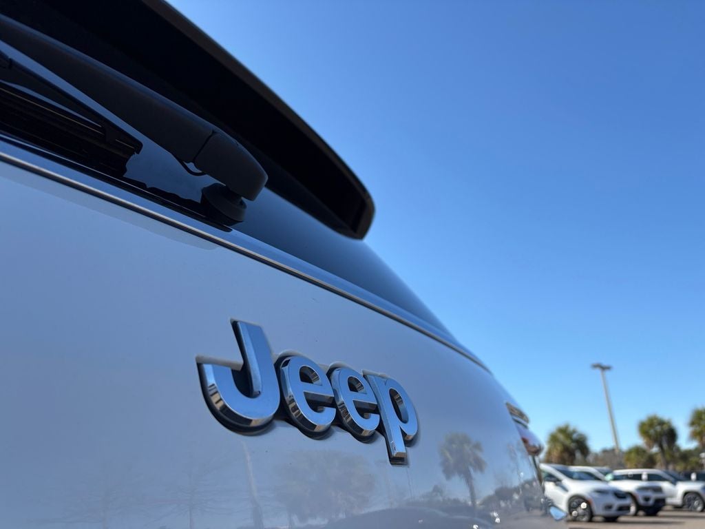 2023 Jeep Grand Cherokee L Laredo 4x2