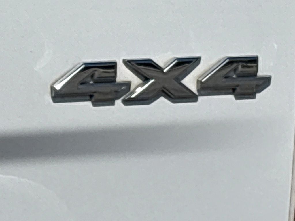 2023 RAM 1500 Classic SLT Crew Cab 4x4 5'7' Box