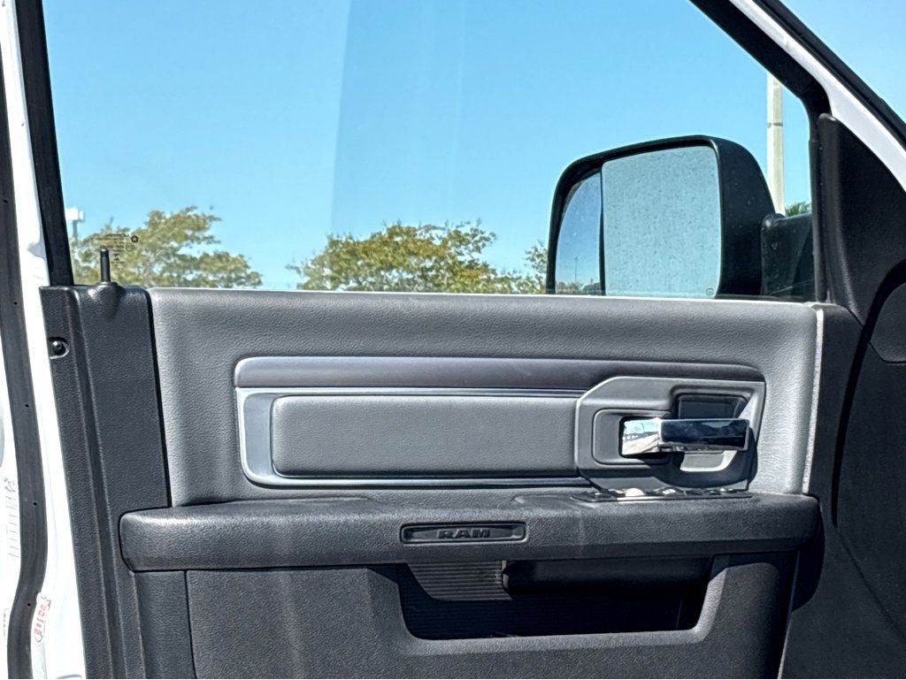 2023 RAM 1500 Classic SLT Crew Cab 4x4 5'7' Box