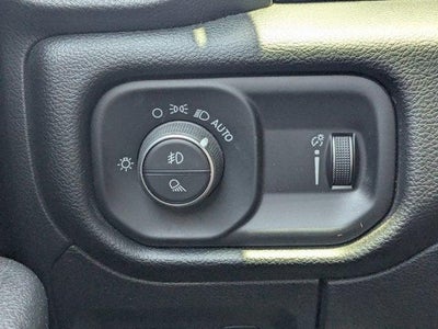 2020 RAM 1500 Big Horn Crew Cab 4x4 5'7' Box