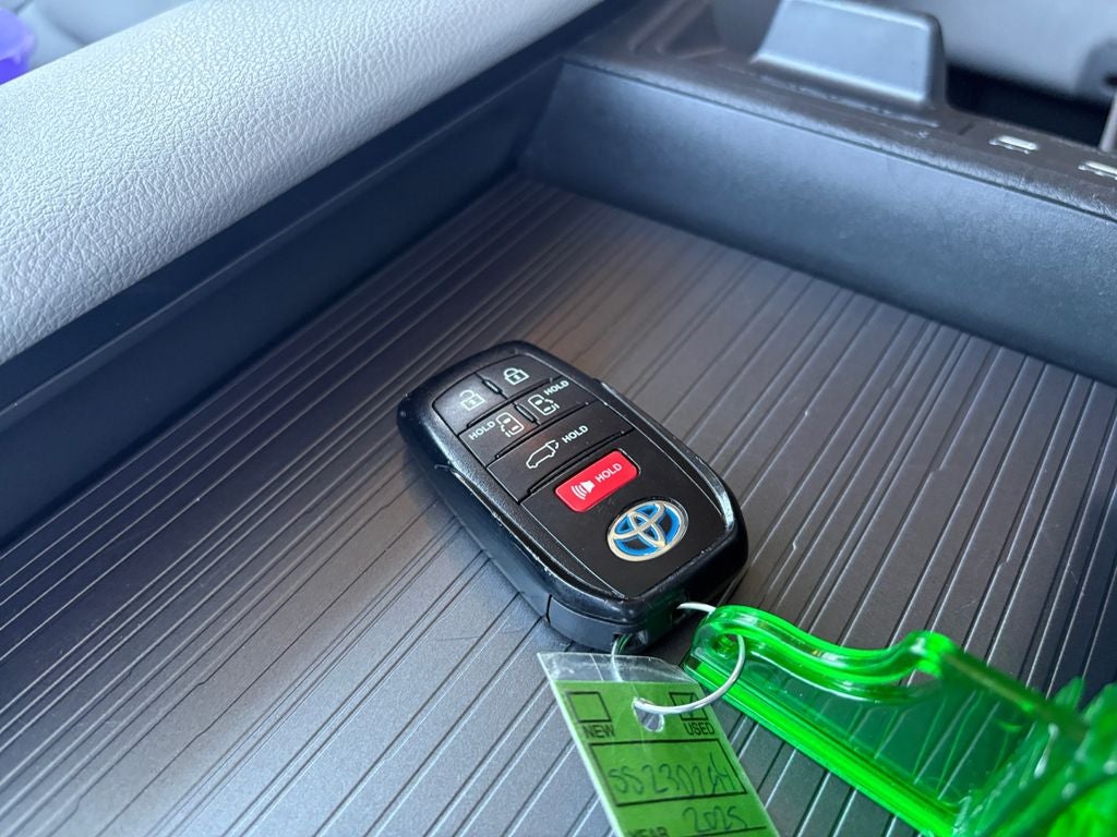 2025 Toyota Sienna XLE