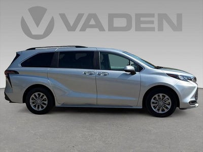 2025 Toyota Sienna XLE
