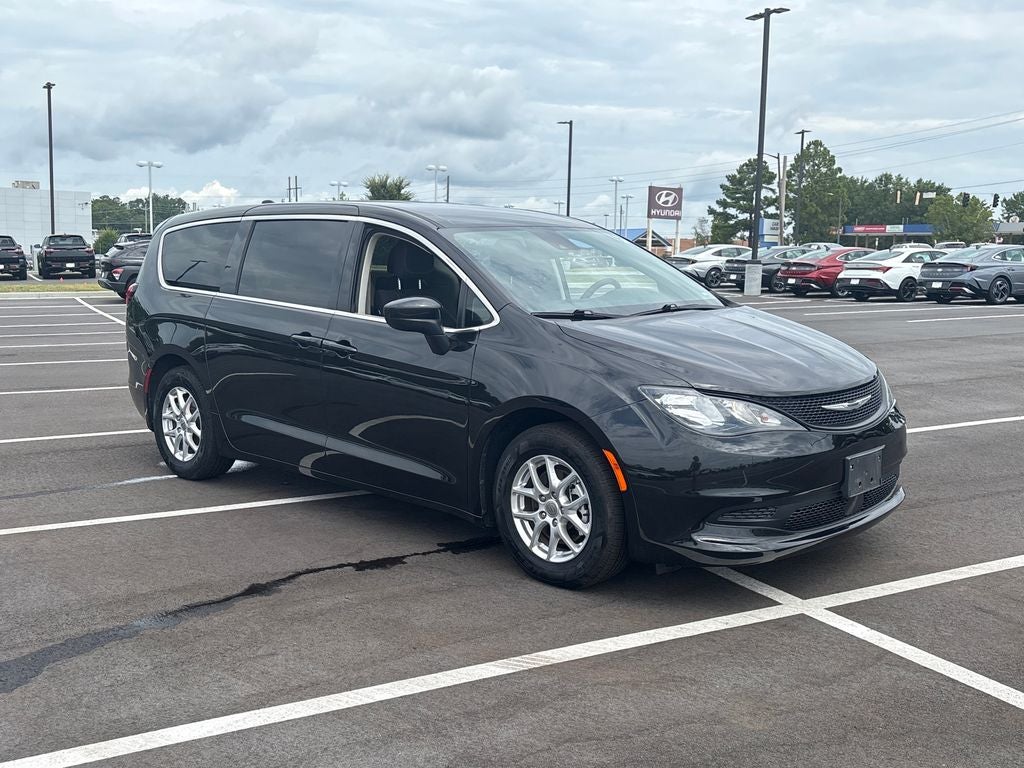 2023 Chrysler Voyager LX