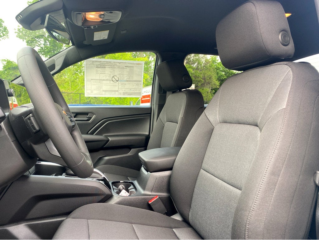 2025 Chevrolet Colorado WT/LT