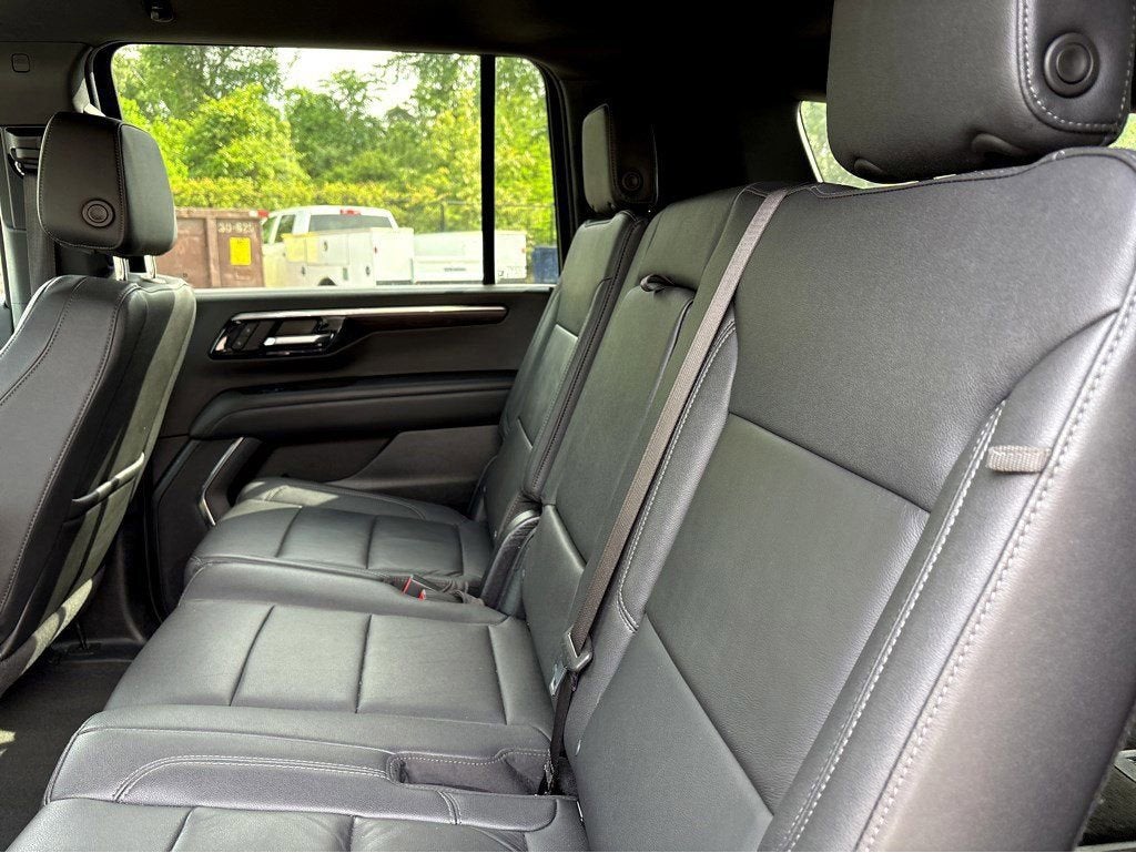 2025 Chevrolet Suburban LT