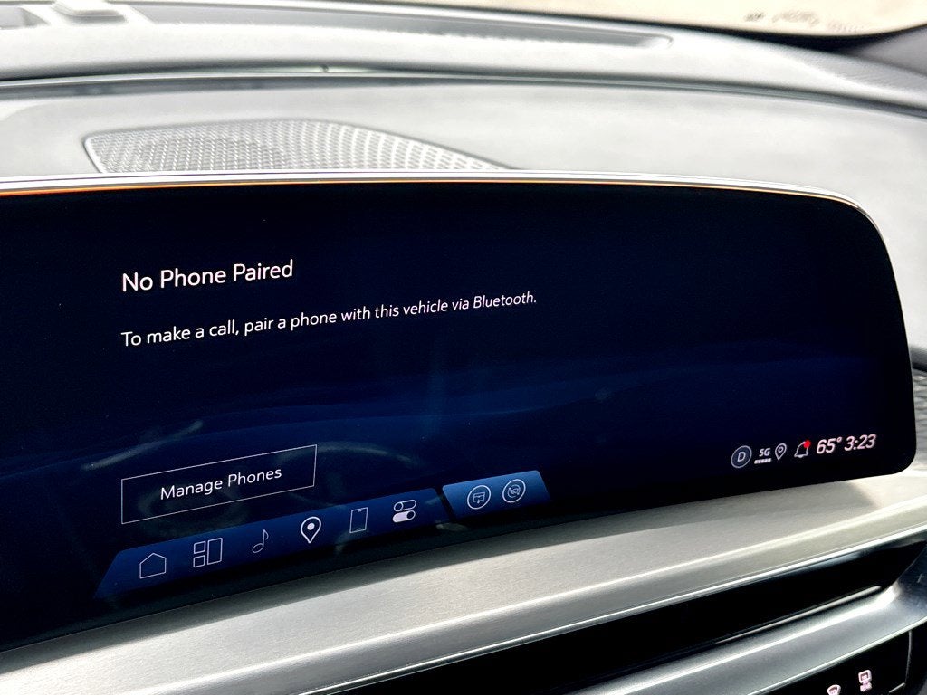 2025 Cadillac LYRIQ Luxury 2