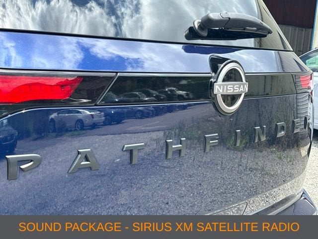 2022 Nissan Pathfinder SL