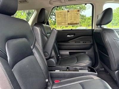 2022 Nissan Pathfinder SL