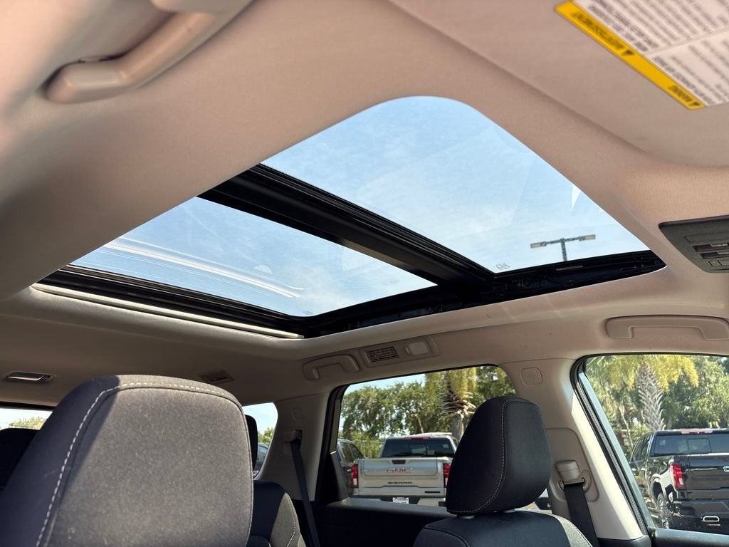 2022 Nissan Pathfinder Base