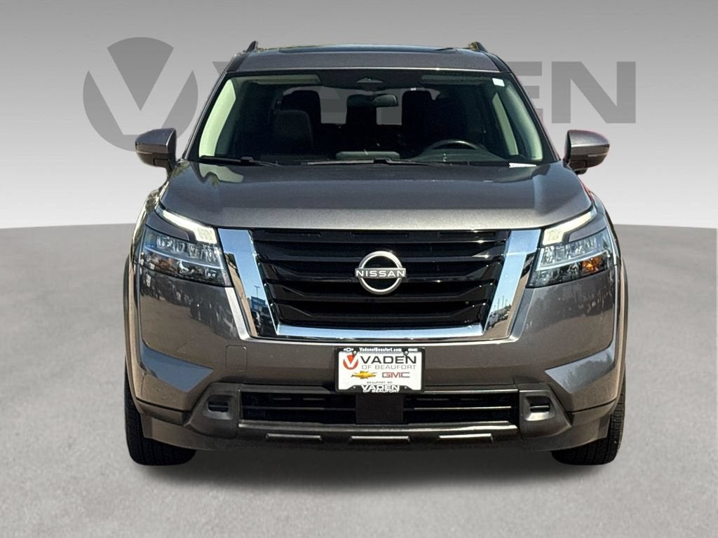2022 Nissan Pathfinder Base