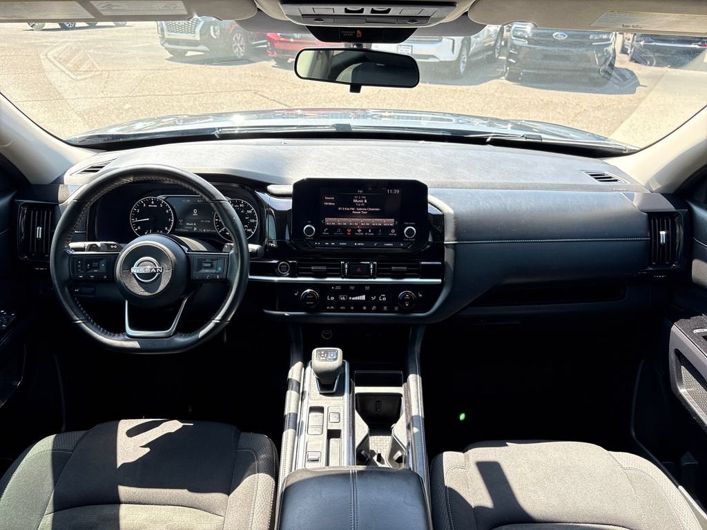 2022 Nissan Pathfinder Base