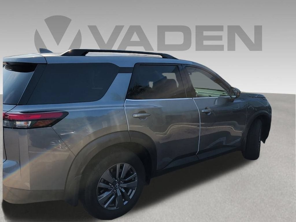 2022 Nissan Pathfinder Base