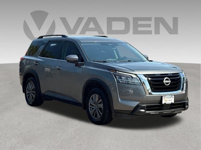 2022 Nissan Pathfinder Base