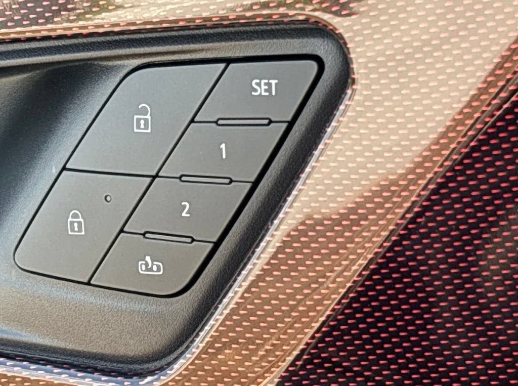 2027 Chevrolet Traverse Base