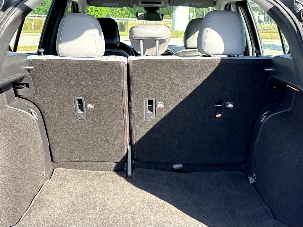 2022 Nissan Kicks SR