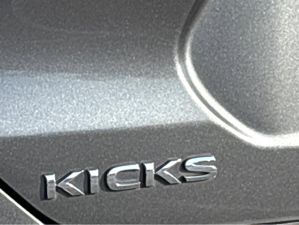 2022 Nissan Kicks SR