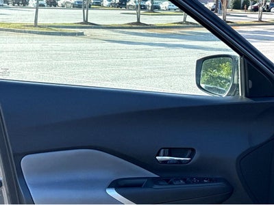 2022 Nissan Kicks SR