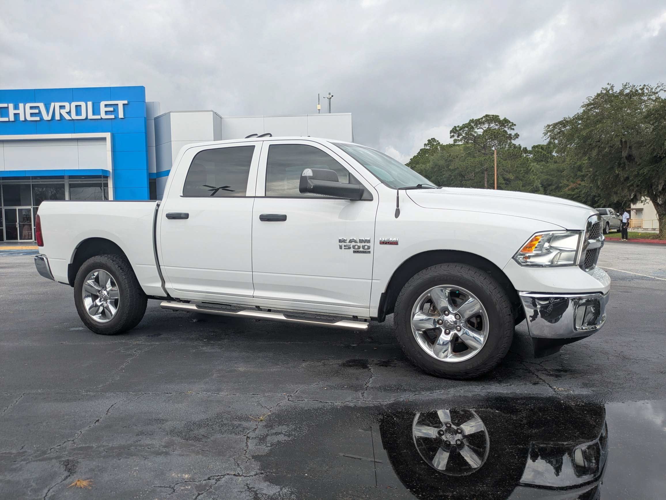 2022 RAM 1500 Classic Tradesman Crew Cab 4x4 5'7" Box