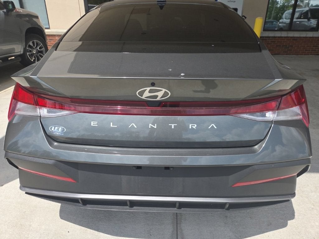 2025 Hyundai Elantra SE